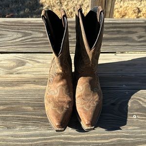 Laredo cowgirl boots